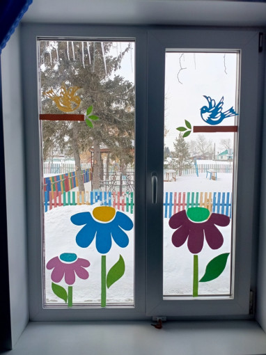 Весеннее украшение окон Весеннее украшение окон.